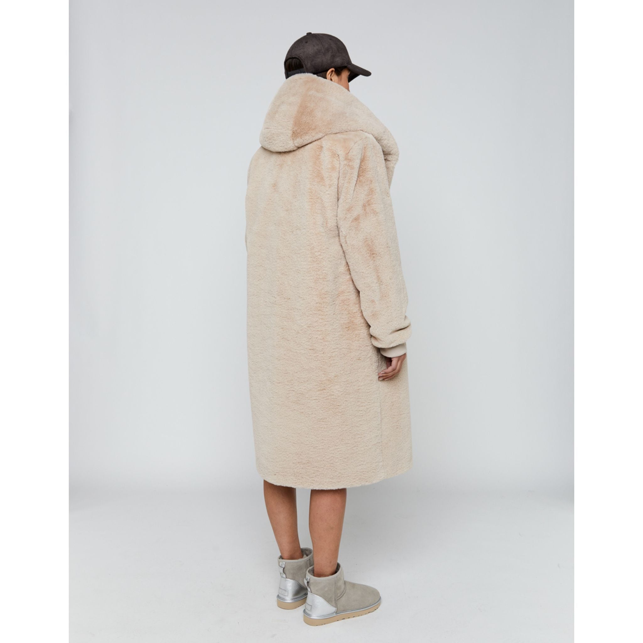 Moscow Design Mantel "Nadjana Coat"