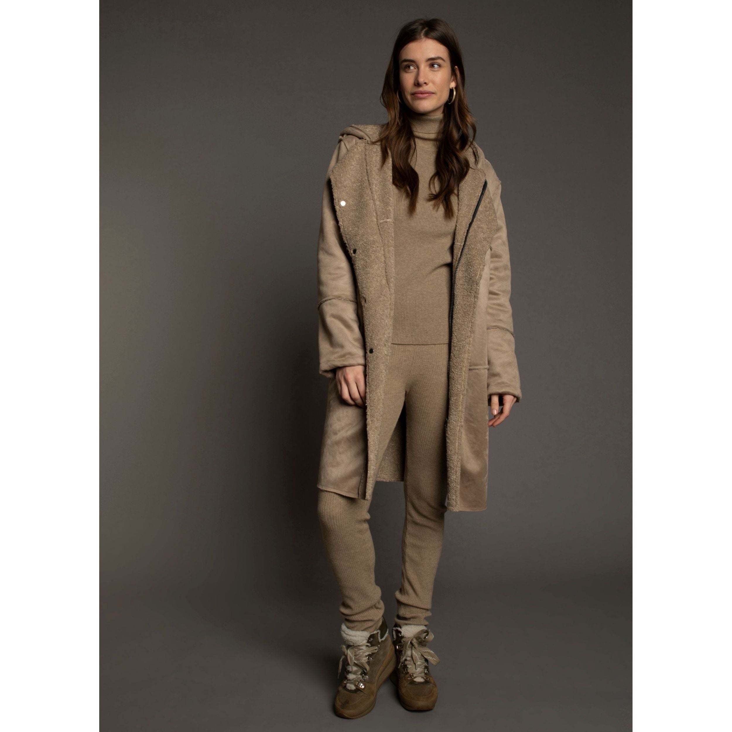 Moscow Design Inside-Out Mantel "Hannah Coat"