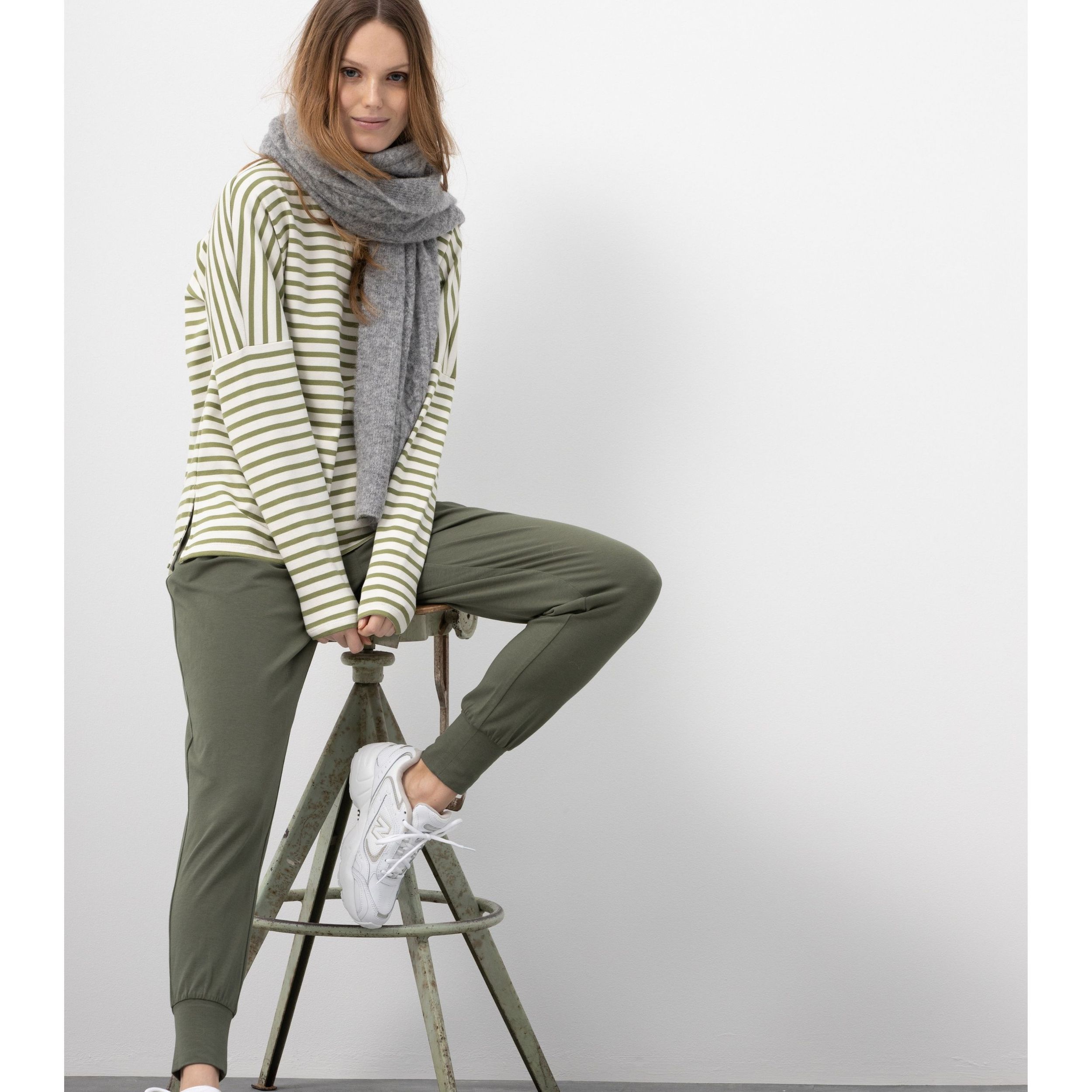 Blue Sportswear Jogger Hose "Alba Pleated Pants"