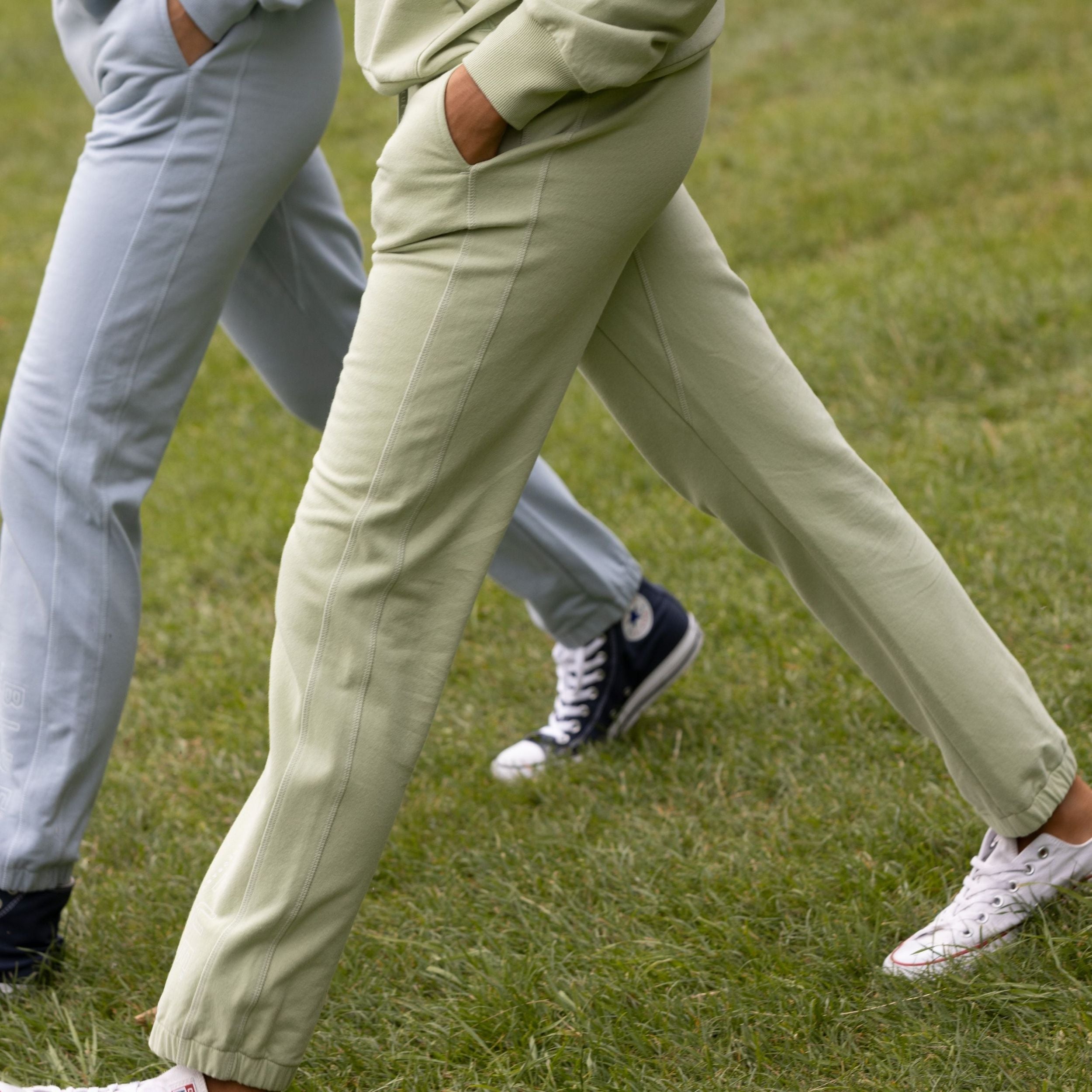 Base Pants Jogger mit Gummizug und Aufdruck aus PIMA Baumwolle