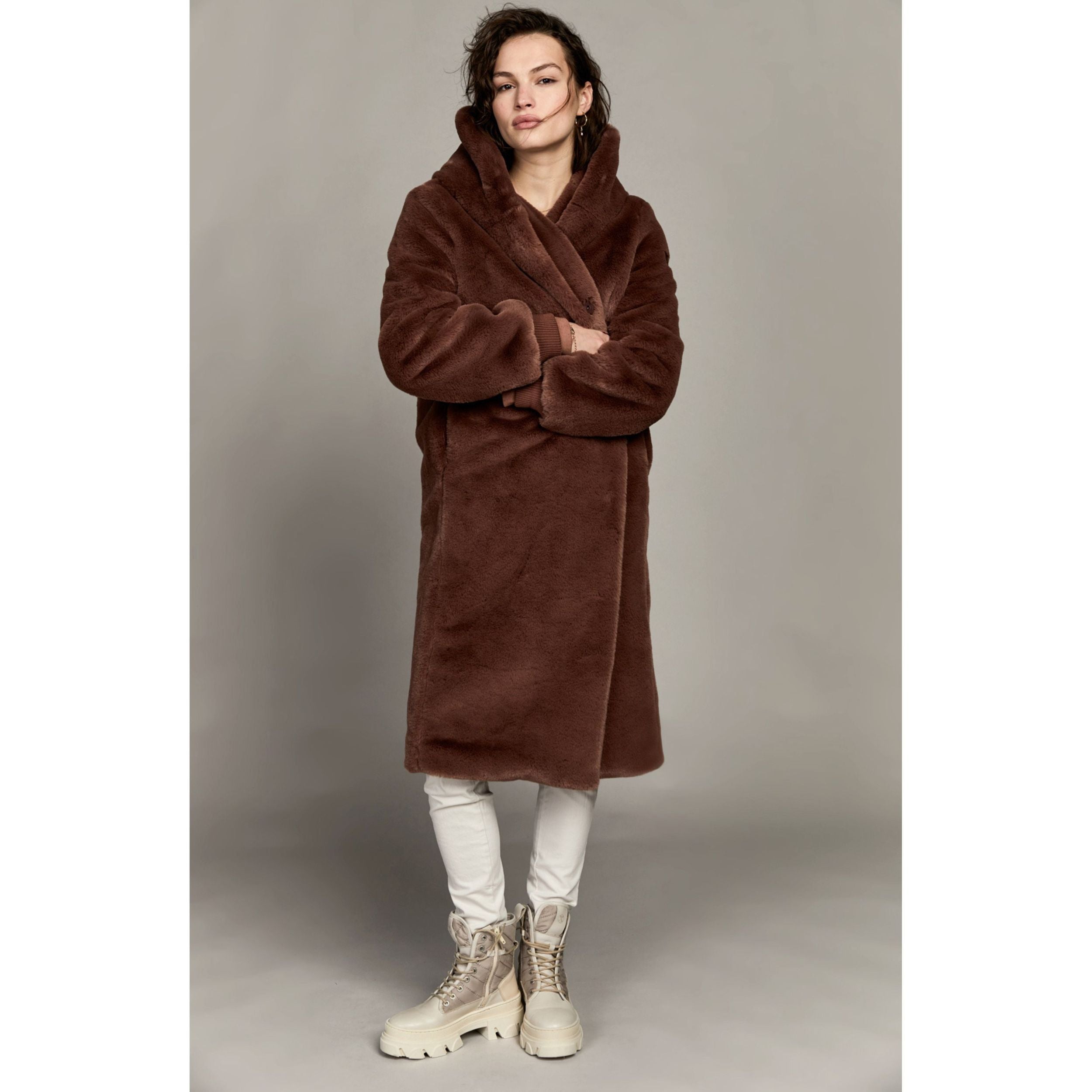 Moscow Design Mantel "Nadjana Coat"