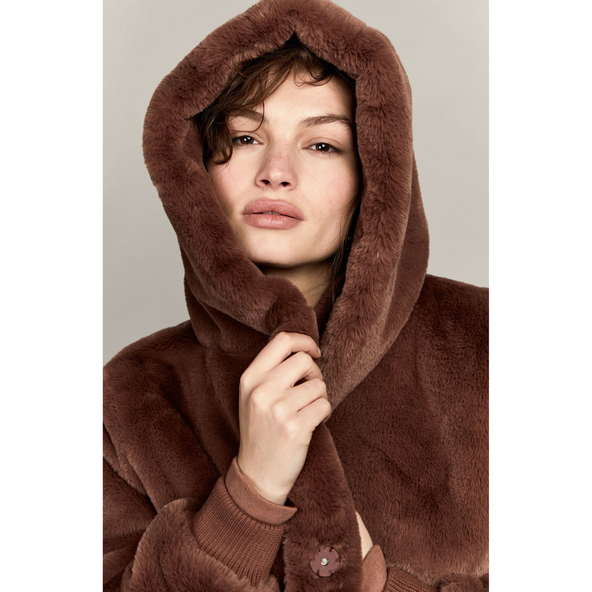 Moscow Design Mantel "Nadjana Coat"