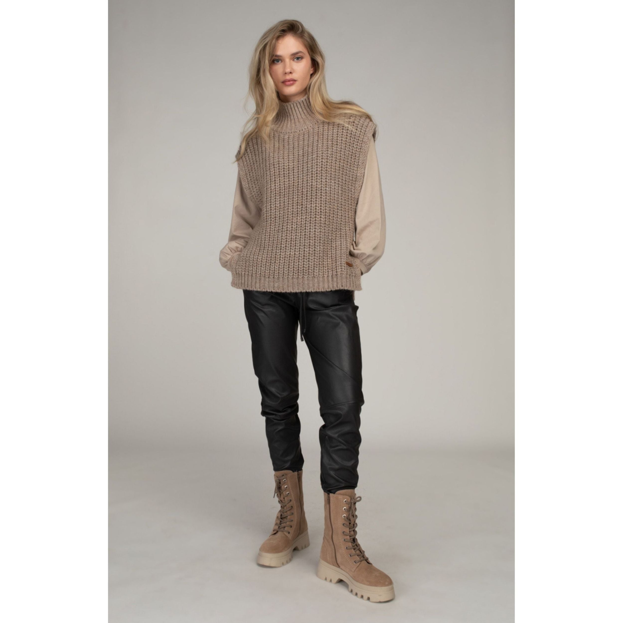 Moscow Design Grobstrickpullunder in Taupe "Fronty"