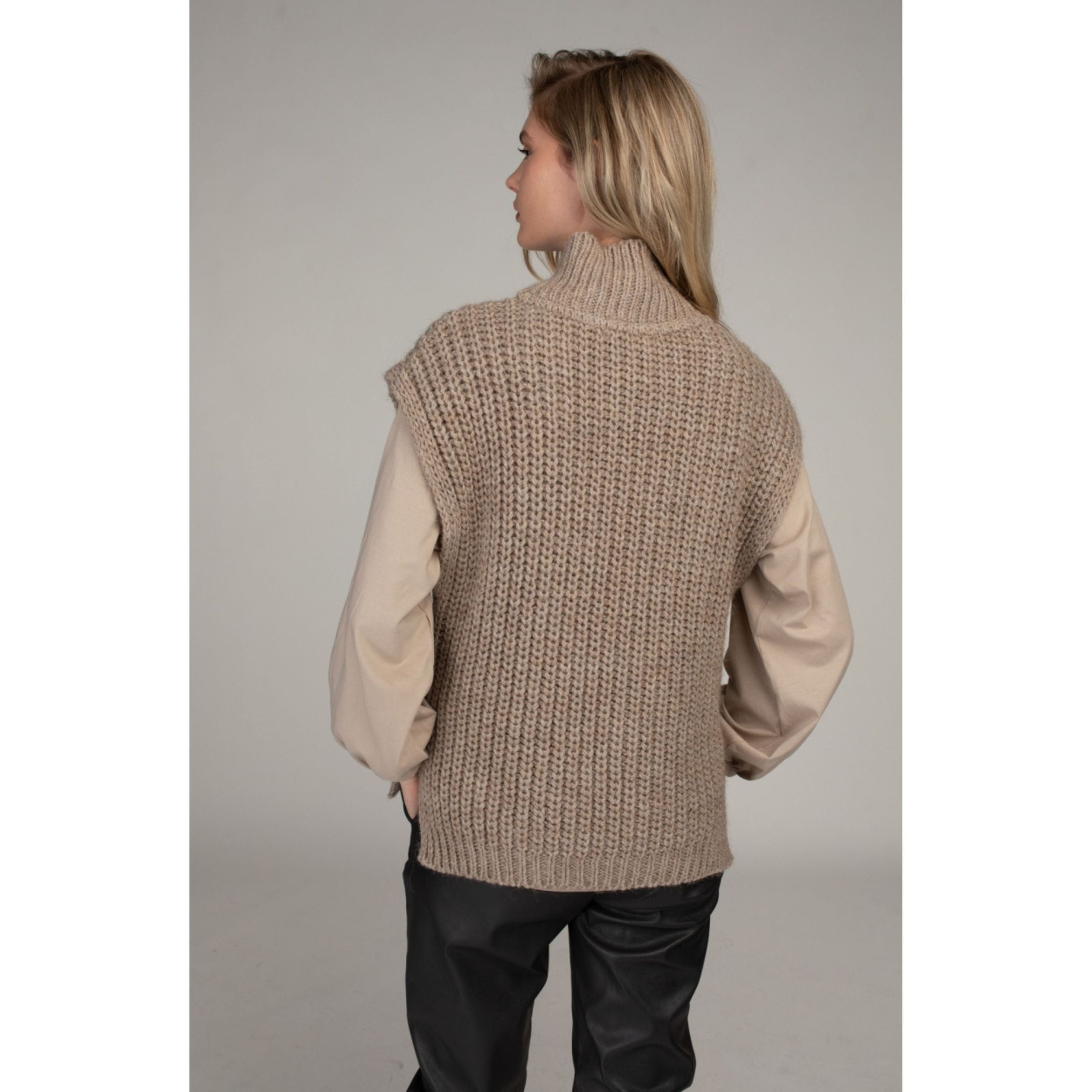 Moscow Design Grobstrickpullunder in Taupe "Fronty"